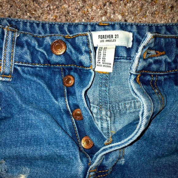 Shorts - Picture 3 of 3